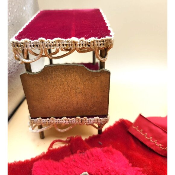 Vintage Dollhouse Red 4 Poster Canopy Bed + Beaded Chandelier Set dh905 - Picture 5 of 10